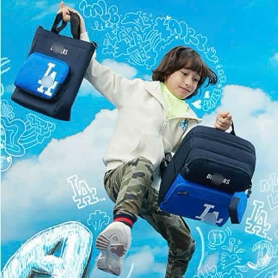 [🆕🇻🇳] Wellcome to CHIC HOUSE by CHIC VNXK 👕 Top1Fashion 👗  Cho BÉ TỪ LỚP 1 đến LỚP 3, sẵn sàng cho mùa nhập học
Balo SET 3 MÓN của nhà L Tuồn Xịn
Gồm: 1 balo, 1 túi và Charm tròn gắn xinh xinh
Dư Xịn chuẩn xì  , shares-0✔️ , likes-0❤️️ , date-2024-09-05 12:39:07🇻🇳🇻🇳🇻🇳📰🆕