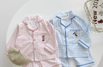 [🆕🇻🇳]  Door to door – Chuyên quần áo, giày dép và phụ kiện cho bé 😎❤️️⭐️ 𝐒𝐄𝐓 𝐏𝐈𝐉𝐀𝐌𝐀 𝐃𝐀̀𝐈 𝐓𝐀𝐘 𝐇𝐎𝐀̣ 𝐓𝐈𝐄̂́𝐓 𝐂𝐀𝐑𝐎 𝐒𝐈𝐄̂𝐔 𝐗𝐈𝐍𝐇
Chất thun cotton 4c dày mềm mịn xịn, co giãn và thoáng mát.
Thiết kế full bộ hoạ tiết caro, cổ V đẹp mắt, , shares-0✔️ , likes-3❤️️ , date-2024-09-05 11:38:00🇻🇳🇻🇳🇻🇳📰🆕