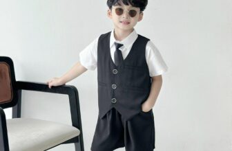 [🆕🇻🇳]  Door to door – Chuyên quần áo, giày dép và phụ kiện cho bé 😎❤️️⭐️ Set ghile 4 chi tiết cho bé trai lên phom chuẩn style Hàn Quốc mẹ nha!!!
Chất liệu vải Tuytsi/Chéo ruby, mềm mịn co giãn, không nhăn.
Thiết kế set 3 chi ti , shares-0✔️ , likes-1❤️️ , date-2024-09-05 11:41:36🇻🇳🇻🇳🇻🇳📰🆕