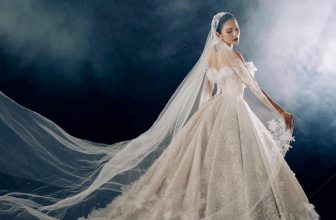 [🆕🇻🇳] TRIEU CUONG STUDIO 🤵🏻 Top1Wedding 👰🏻  Hiện thân của sự thanh lịch và đẳng cấp cùng vẻ đẹp lộng lẫy vượt thời gian.Thiết kế form Ball Gown xòe rộng, cùng lớp vải cao cấp kết hợp cùng những ch , shares-0✔️ , likes-21❤️️ , date-2024-09-05 15:12:48🇻🇳🇻🇳🇻🇳📰🆕