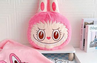 [🆕🇻🇳]  Bí Bo Shop- Order hàng Quảng Châu cao cấp 🧑‍🧒❤️️👶⭐️ Chăn gấu bông #labubu xinh lắm.
Ko dùng mẹ dồn chăn vào áo gối cho bé nha, làm tựa lưng, hay chưng bày sofa tiện lắm ạ.
Kích thước chăn: 110 * 120cm
, shares-0✔️ , likes-0❤️️ , date-2024-09-05 17:43:02🇻🇳🇻🇳🇻🇳📰🆕