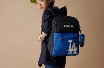 [🆕🇻🇳]  Nhà Ủn – sỉ/lẻ Quần áo trẻ em vnxk, cambodia xuất khẩu, tqxk 😎❤️️⭐️ Balo SET 3 MÓN của nhà ML cho bé cấp 1
Tuồn Xịn bao đẹp ạ, sẵn 2 màu cho bé trai và bé gái đều được ạ
Gồm: 1 balo, 1 túi  và Charm tròn gắn xinh xinh
Dư  , shares-1✔️ , likes-1❤️️ , date-2024-09-05 14:57:29🇻🇳🇻🇳🇻🇳📰🆕