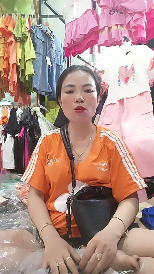 [🆕🇻🇳]  Shop Bé Xinh Hồng Hồng – Chuyên thời trang mẹ và bé ! Hàng Việt Nam giống hình 100% 🧑‍🧒❤️️👶⭐️ Live đặt biệt vào e tặng quà Trung Thu nào
 , shares-334✔️ , likes-247❤️️ , date-2024-09-10 17:17:50🇻🇳🇻🇳🇻🇳📰🆕