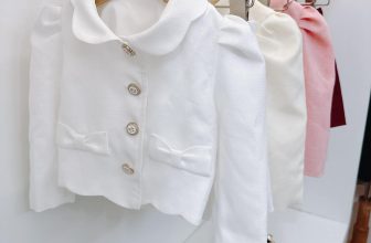 [🆕🇻🇳] L’Casta Viet Nam- Đồ trẻ em 🧑‍🧒❤️️👶⭐️  Set dạ text mỏng nhẹ với gam màu đáng yêu phù hợp thời tiết những ngày Thu.
Cổ và gấu áo được đánh sóng cách điệu, chân váy xếp ly gắn nơ cực dễ thương. , shares-0✔️ , likes-7❤️️ , date-2024-09-10 20:45:16🇻🇳🇻🇳🇻🇳📰🆕