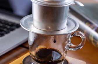 [☕️🇻🇳] Coffee Bùi Văn Ngọ – Chuỗi Cà Phê thuộc công ty Bùi Văn Ngọ Food 🥤 Top1Coffee ☕️ Trời Sài Gòn hôm nay không có nắng vàng rực rỡ, mà không khí lại còn se lạnh. Một lý do quá hợp để “nạp” cho chính mình một ly “đen nóng”. Vừa tỉnh táo tin , shares-0✔️ , likes-13❤️️ , date-2020-08-02 15:46:17🇻🇳🇻🇳🇻🇳📰🆕