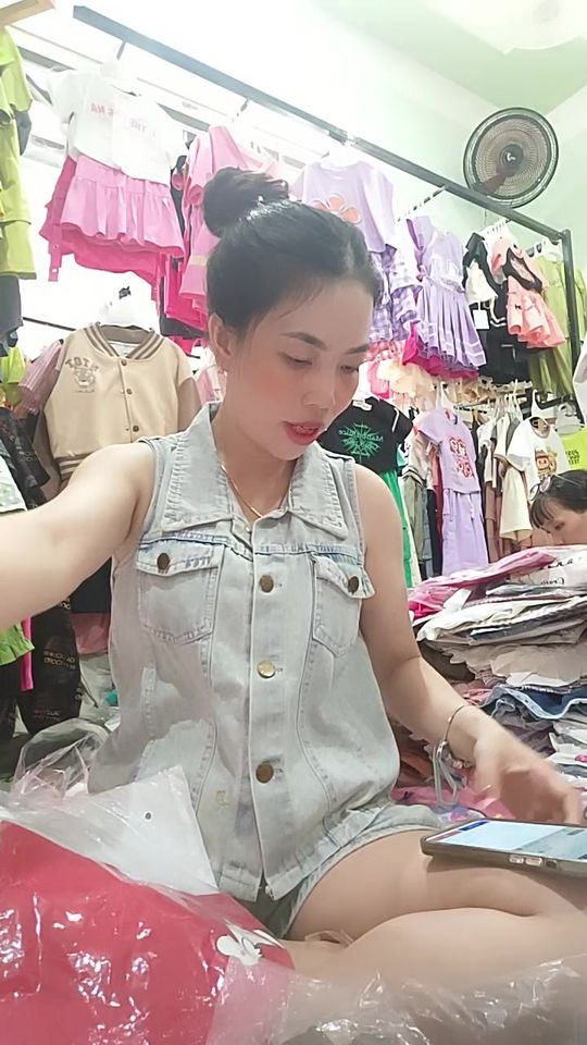 [🆕🇻🇳]  Shop Bé Xinh Hồng Hồng – Chuyên thời trang mẹ và bé ! Hàng Việt Nam giống hình 100% 🧑‍🧒❤️️👶⭐️ Tri ân khách hàng , shares-4✔️ , likes-2❤️️ , date-2024-09-09 17:32:54🇻🇳🇻🇳🇻🇳📰🆕