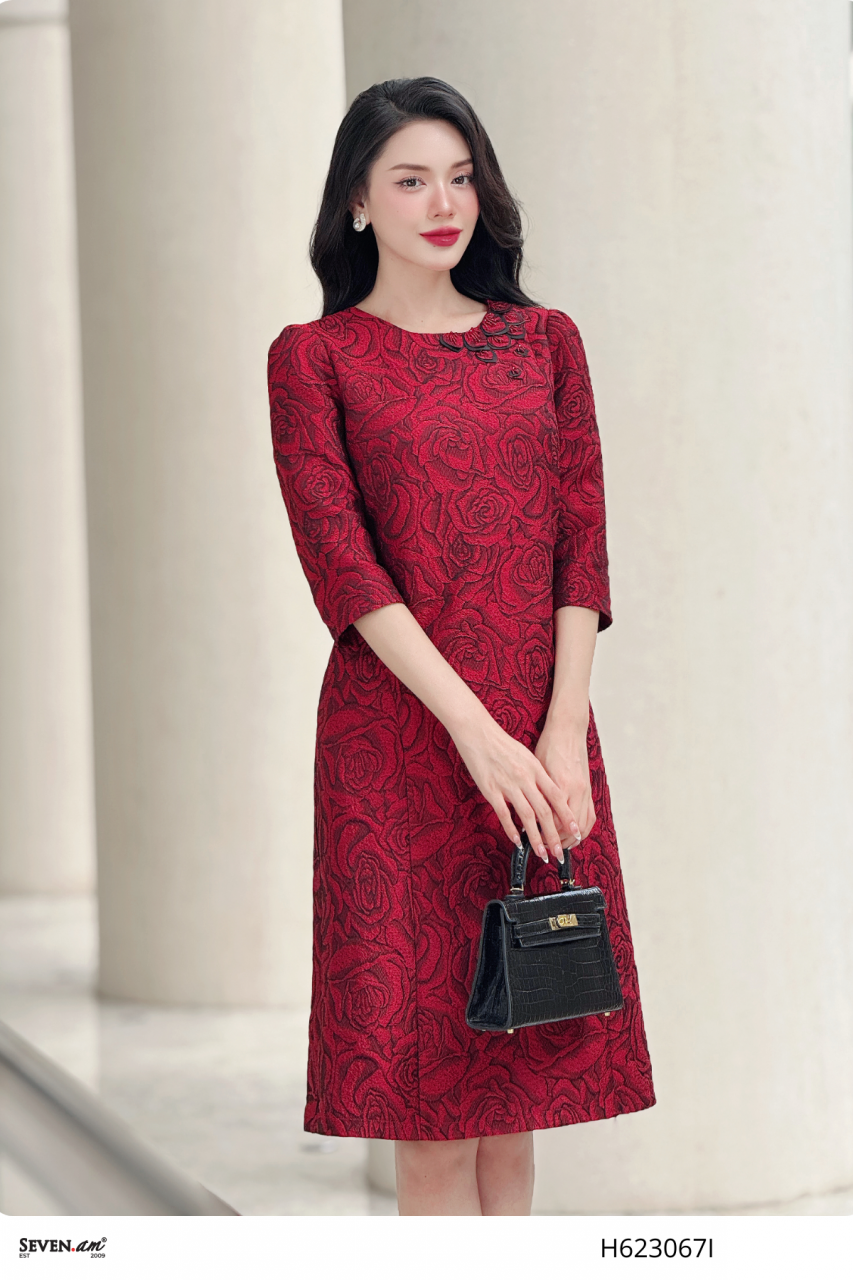 [🛒🇻🇳]Đầm suông gấm hoạ tiết vân hoa hồng thời trang nữ Seven.AM H623067I – Seven.AM , SKU – – sevenam.vn 🇻🇳🛒Top1Shop🛒 🇻🇳Top1Vietnam🇻🇳 🛍🛒🇻🇳