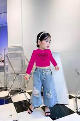 [🆕🇻🇳]  Bé Sành Điệu 🧑‍🧒❤️️👶⭐️ Về thêm đủ size ạ, các mẹ ib e nha
Chỉ #189k/1 set áo croptop kèm quần jean suông rách sành điệu
 Size: 10-40kg
 Kiểm hàng – ưng ý – mới nhận!
 , shares-0✔️ , likes-0❤️️ , date-🇻🇳🇻🇳🇻🇳📰🆕