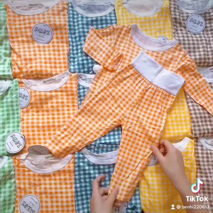 [🆕🇻🇳]  Thời trang trẻ em xuất dư- Bé Nhi 🧑‍🧒❤️️👶⭐️ Set bộ pettit giữ nhiệt caro Hàn quốc TẶNG KÈM nón cục bông siêu kute luôn ạ
 Diện Tết hay đi chơi thì quá xinh, kết hợp cạp cao, vừa thời trang vừa ấm bụn , shares-0✔️ , likes-4❤️️ , date-2022-11-29 02:16:41🇻🇳🇻🇳🇻🇳📰🆕