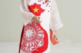 [🆕🇻🇳] HollaBaby – Thiết kế cho bé 🧑‍🧒❤️️👶⭐️ Áo Dài Việt Nam
Với thiết kế hoạ tiết bản đồ Việt Nam cùng họa tiết trống đồng.
Chất liêu lụa mềm mịn an toàn cho bé.
Thiết kế này phải gọi là quá cháy  , shares-0✔️ , likes-22❤️️ , date-2023-11-05 07:34:22🇻🇳🇻🇳🇻🇳📰🆕