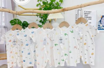[🆕🇻🇳]  HG Kids – Xưởng Sỉ Quần Áo Cho Bé 🧑‍🧒❤️️👶⭐️ Body cộc hoạ tiết trắng và màu
Sử dụng vải petit mềm mịn, cúc bấm tiện dụng
Có 3 size:
0-3M (3-5kg)
3-6M (5-7kg)
6-9M (7-9kg)
——–
Hotline/Zal , shares-1✔️ , likes-9❤️️ , date-2024-03-17 16:08:04🇻🇳🇻🇳🇻🇳📰🆕