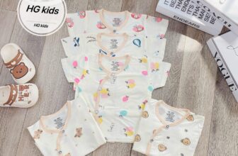 [🆕🇻🇳]  HG Kids – Xưởng Sỉ Quần Áo Cho Bé 🧑‍🧒❤️️👶⭐️ Áo petit với phiên bản cộc tay và dài tay cho bé ạ   Áo sử dụng vải petit mềm mát, co dãn tốt, không bai dão, an toàn cho da bé.
Áo vàng với viền màu và  , shares-1✔️ , likes-10❤️️ , date-2024-03-09 22:32:00🇻🇳🇻🇳🇻🇳📰🆕