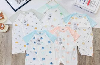 [🆕🇻🇳]  HG Kids – Xưởng Sỉ Quần Áo Cho Bé 🧑‍🧒❤️️👶⭐️ Xưởng ra thêm mẫu body cộc mới cho bé với gam màu nhẹ nhàng lắm nè   Body cộc sử dụng vải petit mềm mịn , mát rượi.
Thiết kế khuy bấm tiện lợi cho mẹ tha , shares-0✔️ , likes-8❤️️ , date-2024-04-09 16:38:50🇻🇳🇻🇳🇻🇳📰🆕