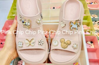 [🆕🇻🇳]  Chip Chip Pink-Chuyên sỉ và lẻ các loại “cờ rốc” và Jibbitz/ Sticker! 🧑‍🧒❤️️👶⭐️ 𝑇ℎ𝑎𝑦 𝑣𝑖̀ ℎ𝑜̣𝑐 𝑠𝑢̛̉, 𝑠𝑎𝑜 𝑘.ℎ.𝑎́.𝑐.ℎ 𝑘ℎ𝑜̂𝑛𝑔 𝑡ℎ𝑢̛̉ 𝑑𝑒́𝑝 𝑛ℎ𝑎̀ 𝑒𝑚?  Thứ 2 Chip chúc cả nhà rực rỡ như hoa, lúc nào cũng tươi như nhà Chip nhé ạ
————– , shares-1✔️ , likes-5❤️️ , date-2024-07-01 01:16:20🇻🇳🇻🇳🇻🇳📰🆕