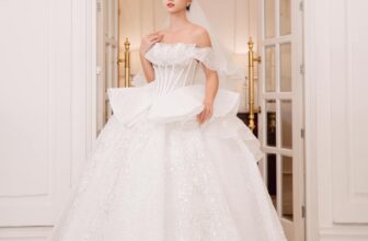 [🆕🇻🇳] Thời trang cưới Minzy Bridal 🤵🏻 Top1Wedding 👰🏻  𝐇𝐚̃𝐲 𝐜𝐡𝐢𝐚 𝐬𝐞̉ 𝐯𝐞̂̀ 𝐜𝐡𝐢𝐞̂́𝐜 𝐯𝐚́𝐲 𝐜𝐮̛𝐨̛́𝐢 𝐭𝐫𝐨𝐧𝐠 𝐦𝐨̛ 𝐜𝐮̉𝐚 𝐍𝐚̀𝐧𝐠 , 𝐌𝐈𝐍𝐙𝐘 𝐬𝐞̃ 𝐛𝐢𝐞̂́𝐧 𝐠𝐢𝐚̂́𝐜 𝐦𝐨̛ đ𝐨́ 𝐭𝐡𝐚̀𝐧𝐡 𝐡𝐢𝐞̣̂𝐧 𝐭𝐡𝐮̛̣𝐜Nếu nàng muốn được sánh ngang vẻ đẹp r , shares-0✔️ , likes-0❤️️ , date-2024-07-03 14:20:17🇻🇳🇻🇳🇻🇳📰🆕