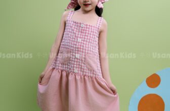 [🆕🇻🇳]  Usan Kids 우산 – Đồ Kids Style Hàn 🧑‍🧒❤️️👶⭐️  Em bé làm vườn dễ thương quên lối về cùng thiết kế kẻ caro hồng ngọt ngào
Hè này, mẹ đừng ngại cho các bé trải nghiệm thật nhiều nhé, mẹ chỉ cần diện cho , shares-0✔️ , likes-5❤️️ , date-2024-07-08 15:00:04🇻🇳🇻🇳🇻🇳📰🆕