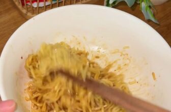 [🆕🇻🇳] Indomie Vietnam – Mì xào khô Indomie – Hương vị được yêu thích trên toàn thế giới! 🍔 Top1Food  🍜  Cách nấu mì Indomie siêu dễ tại nhà cùng Buacomchieu, với những bước đơn giản và nguyên liệu dễ tìm bạn sẽ có ngay một tô mì thơm ngon đầy đủ dinh dưỡng.  , shares-12✔️ , likes-13K❤️️ , date-2024-07-25 13:00:54🇻🇳🇻🇳🇻🇳📰🆕