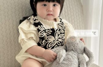 [🆕🇻🇳] 𝗹𝗮 𝗹𝗮 𝗹𝗮𝗺 – chuyên làm đồ thủ công cho mẹ và bé, cover hàng thủ công UK, US…. Và làm đồ thủ công theo yêu cầu 🧑‍🧒❤️️👶⭐️  𝑫𝒊𝒐𝒓𝒂 𝑹𝒐𝒎𝒑𝒆𝒓
—— 𝐷𝑒𝑠𝑖𝑔𝑛 𝑏𝑦 𝑙𝑎 𝑙𝑎 𝑙𝑎𝑚 ——𝑫𝒊𝒐𝒓𝒂 𝑹𝒐𝒎𝒑𝒆𝒓 là sự kết hợp hoàn hảo giữa vẻ đẹp vintage và dễ thương cho bé. Với thiết kế tinh tế, đường nét ren , shares-11✔️ , likes-74❤️️ , date-2024-07-31 04:14:01🇻🇳🇻🇳🇻🇳📰🆕