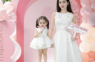 [🆕🇻🇳]  BB design – Chuyên đồ thiết kế dành cho mẹ và công chúa nhỏ 🧑‍🧒❤️️👶⭐️ Nhà e lên váy đôi mẹ và bé màu trắng dễ mặc, đi tiệc, thôi nôi xuất sắc luônRen trắng: bé: #220k – mẹ: #470kChất liệu: tafta lụaBảng size tham khảo: , shares-0✔️ , likes-31❤️️ , date-2024-07-31 23:32:28🇻🇳🇻🇳🇻🇳📰🆕
