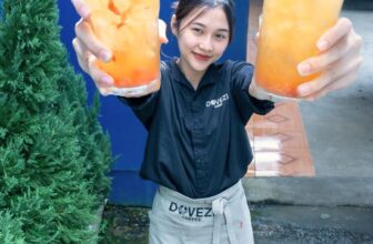 [☕️🇻🇳] DoveZi Coffee 🥤 Top1Coffee ☕️ Hôm nay mình sẽ review Trà Vải
– Món mình thích nhất là Trà Vải
– Đi đâu mình cũng gọi Trà Vải
– Mình sẽ thử Trà Vải DoveZi
, shares-0✔️ , likes-41❤️️ , date-2024-08-03 15:40:50🇻🇳🇻🇳🇻🇳📰🆕