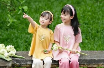 [🆕🇻🇳]  Tiệm cô Kul by Dinh Thuong luôn mang tới những sản phẩm chất lượng, đẹp mắt, theo trend 🧑‍🧒❤️️👶⭐️ Ra mắt BST “trông trăng đón chị Hằng nga” 2024 nha các mom. Đẹp, xinh, giữ nét truyền thống mà vẫn đúng độ tuổi các con. Áo yếm cổ cách điệu , ngực thêu ho , shares-0✔️ , likes-1❤️️ , date-2024-08-12 20:47:57🇻🇳🇻🇳🇻🇳📰🆕