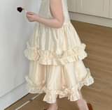 Có thể là hình ảnh về 1 người và trẻ em