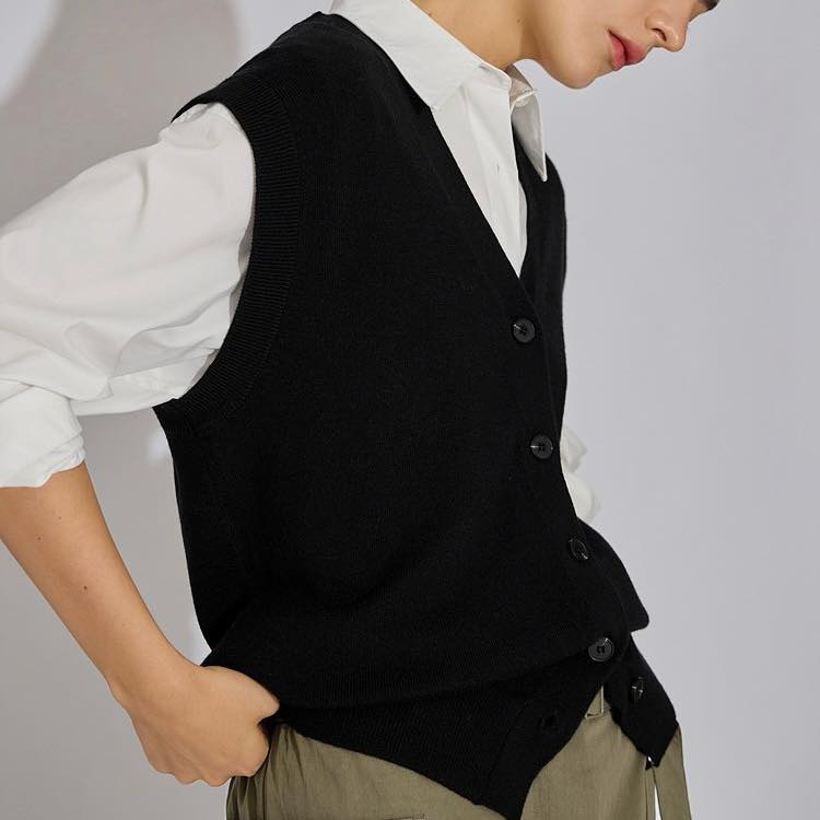 [🆕🇻🇳] LUCE SHOP VNXK 👕 Top1Fashion 👗  NEW ARRIVALSơ mi dáng basic chị em nào cũng mê. Kiểu dáng trẻ trung, thanh lịch, chất liệu mát, mùa hè thì mặc không, mùa thu đông thì mix đồ kiểu gì c , shares-0✔️ , likes-4❤️️ , date-2024-08-21 20:21:11🇻🇳🇻🇳🇻🇳📰🆕