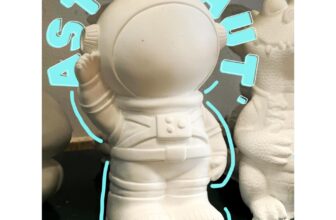 [☕️🇻🇳] Phen’s Coffee 🥤 Top1Coffee ☕️ Nhân viên tô hết 1 nửa kệ tượng ở quán   Tượng xinh Nhà Phen vừa về thêm vài em cutee cho các yêu thương giải truý nheee   Ghé N , shares-0✔️ , likes-4❤️️ , date-2024-08-21 23:00:30🇻🇳🇻🇳🇻🇳📰🆕