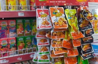 [🆕🇻🇳] Đồ ăn vặt ALACO chuyên chân gà, cánh gà, cá cơm ăn liền hot-trend của giới trẻ 🍔 Top1Food  🍜 Mùa tựu trường đã đến, các sản phẩm cho lứa tuổi học sinh, sinh viên lại sôi động trở lại  Chân gà, cánh gà, cá cơm ALACO luôn sẵn sàng để phục vụ các quý  , shares-1✔️ , likes-3❤️️ , date-2024-08-21 20:19:03🇻🇳🇻🇳🇻🇳📰🆕