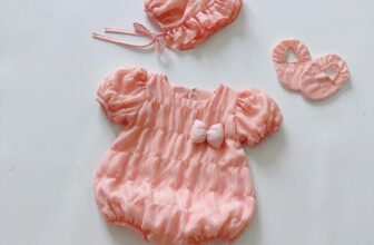 [🆕🇻🇳] Min’s – Baby & Kid shop – Bán và nhận oder các mặt hàng quần áo, phụ kiện trẻ em trên TAOBAO 🧑‍🧒❤️️👶⭐️ Body nơ bông tông hồng cam đẹp lạ trên nền vải nhún dễ thương.
Chất liệu: Đũi xốp nhún 100%
Size 0123 (ss – 13kg)
Giá #109k
#hàng_sắp_về
, shares-0✔️ , likes-1❤️️ , date-2024-08-23 20:58:23🇻🇳🇻🇳🇻🇳📰🆕