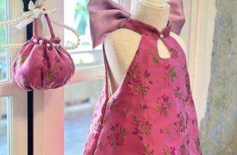 [🆕🇻🇳]   Cầu Vồng – Thế Giới Của Mẹ – Chuyên quần áo baby Quảng Châu, VNXK, hàng Thương hiệu 🧑‍🧒❤️️👶⭐️ Váy xinh ngọt ngào như này bé iu khum ạ
Dáng yếm lạ mà thắt nơ điệu ơi là điệuuuuu, siêu xinhh nhưng khum kém phần sang chảnh   Onlyy #230kkk + tặng kèm , shares-3✔️ , likes-16❤️️ , date-2024-08-27 01:33:34🇻🇳🇻🇳🇻🇳📰🆕