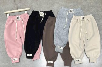 [🆕🇻🇳]  Shop mẹ Nam chuyên hàng thời trang trẻ em cao cấp 😎❤️️⭐️ Em về thêm 1 mẫu quần nỉ cho bé
Sz 80-120
Số lượng có hạn các mẹ nhanh tay nhé
, shares-0✔️ , likes-16❤️️ , date-2024-08-27 13:58:28🇻🇳🇻🇳🇻🇳📰🆕