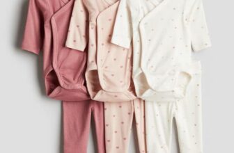 [🆕🇻🇳]  Kem Sữa Fashion – Baby & Kid Authentic – Chuyên thời trang trẻ em hàng hiệu xách tay 🧑‍🧒❤️️👶⭐️  HOT sêu đến 2/9, set 3 bộ sơ sinh nè off còn 5⃣8⃣9⃣k+kg/ set 3 bộ
Size 0-1m 1-2m 2-4m 4-6m 6-9m  #Hm dòng sơ sinh luôn là organic  , shares-0✔️ , likes-3❤️️ , date-2024-08-28 16:00:50🇻🇳🇻🇳🇻🇳📰🆕