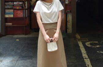 [🆕🇻🇳] 𝐋𝐀 𝐒𝐓𝐔𝐃𝐈𝐎𝐒 👕 Top1Fashion 👗  Set áo cổ đổ 𝑪𝒍𝒂𝒊𝒓𝒆 và chân váy 𝑰𝒗𝒚: Trọn điểm thanh lịch
Chiếc áo 𝑪𝒍𝒂𝒊𝒓𝒆 với thiết kế duyên dáng cùng điểm nhấn cổ đổ nữ tính diện với mẫu chân váy 𝑰𝒗𝒚 m , shares-2✔️ , likes-21❤️️ , date-2024-08-31 15:00:14🇻🇳🇻🇳🇻🇳📰🆕