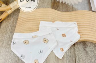 [🆕🇻🇳] Shop 2Gà Con HN-Đồ Sơ Sinh Trọn Gói 🧑‍🧒❤️️👶⭐️ Trong tủ đồ của bé các mẹ nên sẵn những chiếc yếm tam giác để sử dụng nhé , yếm giúp giữ ấm cổ bé và bé ăn uống cũng sẽ k bị bẩn rấy ra quần áo-Yếm có c , shares-0✔️ , likes-2❤️️ , date-2024-08-28 19:06:25🇻🇳🇻🇳🇻🇳📰🆕