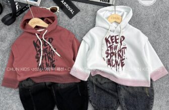 [🆕🇻🇳]  CHUNKids.vn – (Chun Kids )-Cửa hàng quần áo sơ sinh & trẻ em 🧑‍🧒❤️️👶⭐️ Hoodie nỉ Hàn mã mới màu chuẩn vintage đẹp xuất sắc lun á
Chất mềm đẹp, phom cưng xỉu nha
Fullsize 10->22kg Chấm (•) inbox để mẹ Chun tư vấn chi tiết , shares-0✔️ , likes-6❤️️ , date-2024-09-03 13:04:34🇻🇳🇻🇳🇻🇳📰🆕