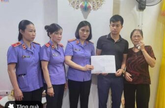 [🆕🇻🇳] Shop mẹ bé Hồng Ánh authenic 😎❤️️⭐️ Lần đầu tiên em Dung đưa 1 bài phốt lên mạng. Chuyện không phải của em, hay gđ em. Nói thẳng ra là của ng lạ. Có thể có ng nói em nhiều chuyện, em chấp nhậ , shares-4✔️ , likes-21❤️️ , date-2024-08-31 16:41:27🇻🇳🇻🇳🇻🇳📰🆕