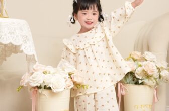 [🆕🇻🇳] ULACHOI’S OFFICIAL STORE – “ĐẸP VÀ CHẤT” 😎❤️️⭐️ DAY 1 – Mỗi ngày một set đồ với tủ đồ siêu yêu nhà ULAUla gợi ý mẹ một set xô best seller với họa tiết tim nâu không thể nào yêu hơn. Quá xinh xắn cho n , shares-0✔️ , likes-6❤️️ , date-2024-08-28 16:42:42🇻🇳🇻🇳🇻🇳📰🆕