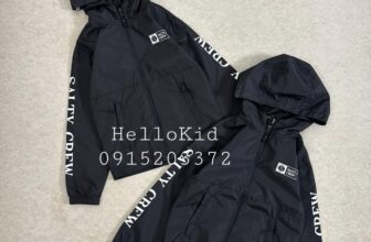 [🆕🇻🇳] Hello Kids – Hàng xuất xịn cho bé 😎❤️️⭐️
Only sz M(33-38kg) a
Áo khoác gió Salty Crew xuất Âu xịn đét. Khoác nhẹ nhàng giao mùa cần thiết. Trai gái đều sử dụng được luôn. Màu đen auto đẹp rồi  , shares-0✔️ , likes-12❤️️ , date-2024-09-04 20:33:24🇻🇳🇻🇳🇻🇳📰🆕