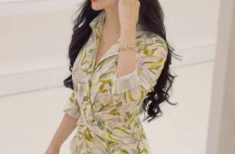 [🆕🇻🇳] H’allure – “If you’re an open book, there’s no allure.” – Alexander McQueen 👕 Top1Fashion 👗  Aura glowing, energy flowing.
Inbox để được tư vấn và đặt : m.me/HallureDesign
Hotline CSKH: 0896867799
Email: cskh@hallure.vn
#Hallure #Hallureby , shares-2✔️ , likes-144❤️️ , date-2024-09-02 17:00:22🇻🇳🇻🇳🇻🇳📰🆕