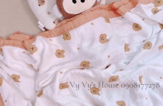 [🆕🇻🇳]  Vy Vy’s House – Chuyên đồ cho Mẹ và Bé 🧑‍🧒❤️️👶⭐️ Về quá chừng CHĂN #ADEN SỢI TRE . Vải đã thiệt là đã nhé, mẹ nào dùng khăn sợi tre là quá rõ chất vải siêu mềm rồi nè   Khổ 1m2*1m2 – 4 lớp. Dùng quanh năm , shares-1✔️ , likes-5❤️️ , date-2024-09-03 23:10:31🇻🇳🇻🇳🇻🇳📰🆕