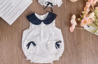 [🆕🇻🇳] Tiệm Sun – Quần áo đẹp cho bé – Bí mật của những em bé TỰ TIN – THẦN THÁI và HẠNH PHÚC � 🧑‍🧒❤️️👶⭐️ Bão đơn đi mà  Ế quá các mom ơiiiiiSet body phối màu đen trắng siêu yêu, với điểm nhấn là cổ sen và túi thắt nơ điệu đà dễ thương. Đặc biệt thiết kế kho , shares-0✔️ , likes-11❤️️ , date-2024-09-05 13:21:16🇻🇳🇻🇳🇻🇳📰🆕