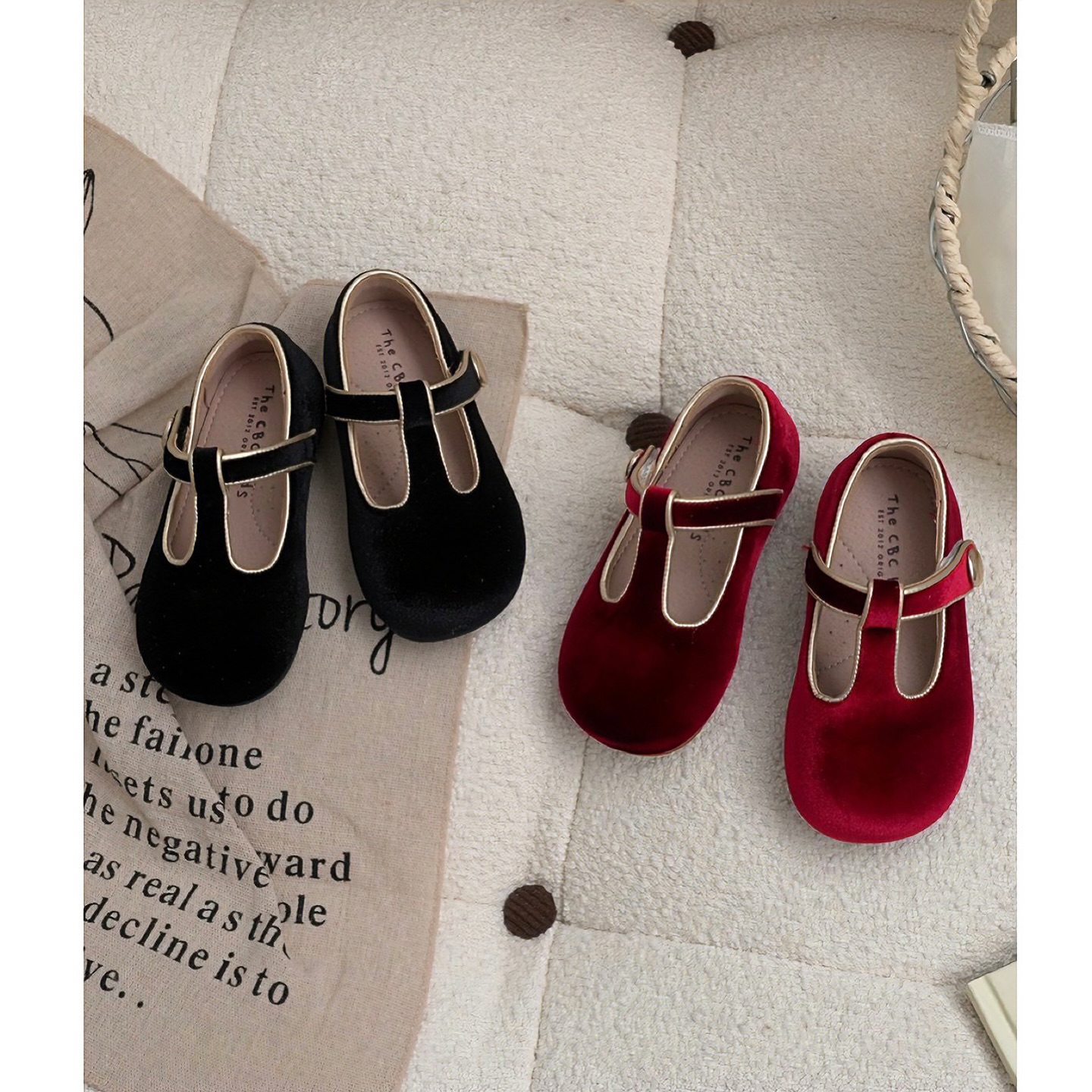 [🆕🇻🇳]  Penguin Bebe – Chuyên order cho bé 🧑‍🧒❤️️👶⭐️ Các mẫu giày búp bê vào mùa thu đông năm nay phải nói là quá sang ạ. Nhìn tưởng đơn giản nhưng lại được thiết kế với chất liệu nhung sang chảnh, xịn xò, mi , shares-0✔️ , likes-0❤️️ , date-2024-09-06 14:46:58🇻🇳🇻🇳🇻🇳📰🆕