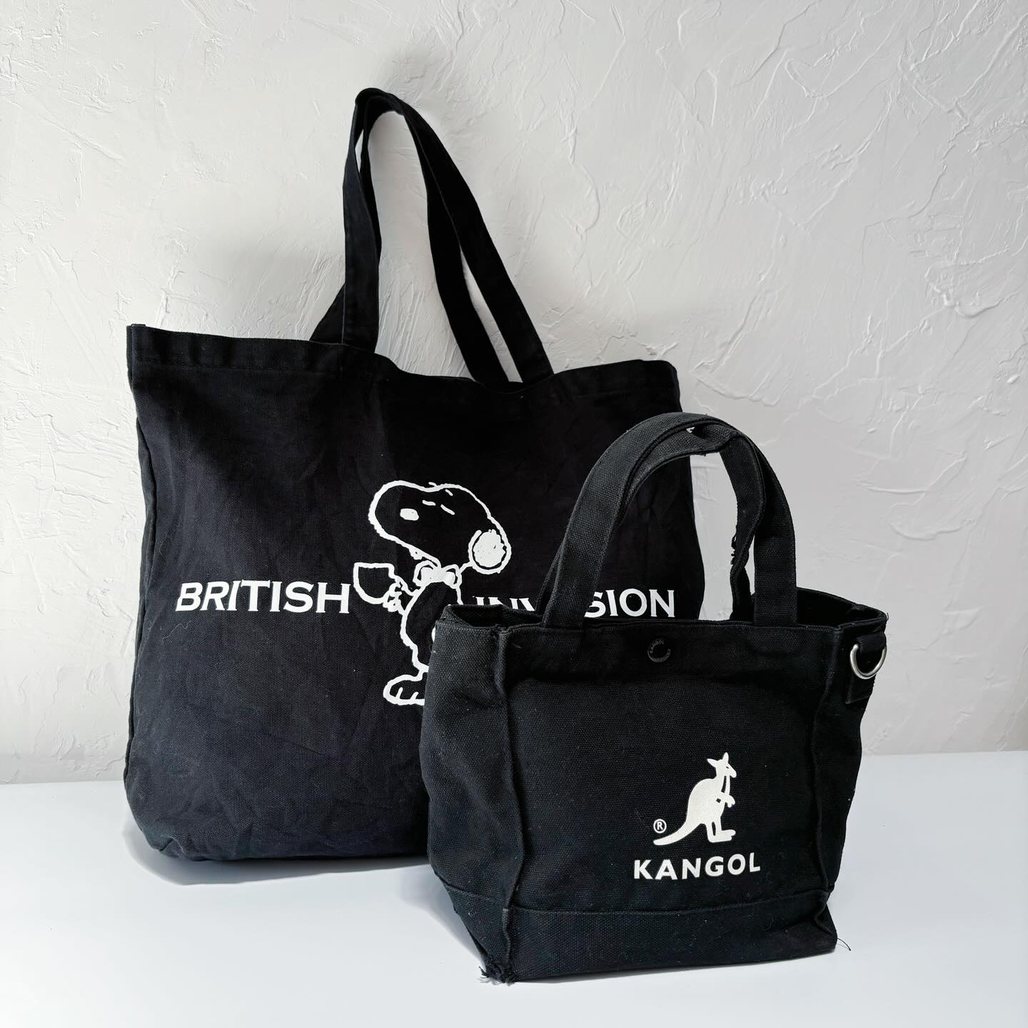 [🆕🇻🇳] Tiệm của Xoăn – Mua sắm & bán lẻ 🧑‍🧒❤️️👶⭐️ ➻❥ Snoopy Tote (tặng Kangol handbag• không tách lẻ)
•• SOLD
– ngang 45cm x cao 35cm (dư a4)
Cond 8/9
Túi màu đen, không lỗi lủng rách
– Kangol tặng: 20 , shares-0✔️ , likes-1❤️️ , date-2024-09-10 16:44:17🇻🇳🇻🇳🇻🇳📰🆕