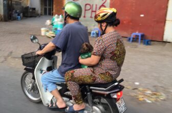[🆕🇻🇳] Yêu Thú Cưng 🐶🦜 Top1Pets 🐱🐠 Trên đường về tình cờ gặp 2 bác này, bế em cún âu yếm lắm, thi thoảng bác gái xoa đầu em còn bác trai ngoảnh lại nhìn. Hạnh phúc là điều nhỏ nhoi thế thôi. , shares-5✔️ , likes-465❤️️ , date-2016-05-16 22:37:26🐶🐱🇻🇳🇻🇳🇻🇳📰🆕