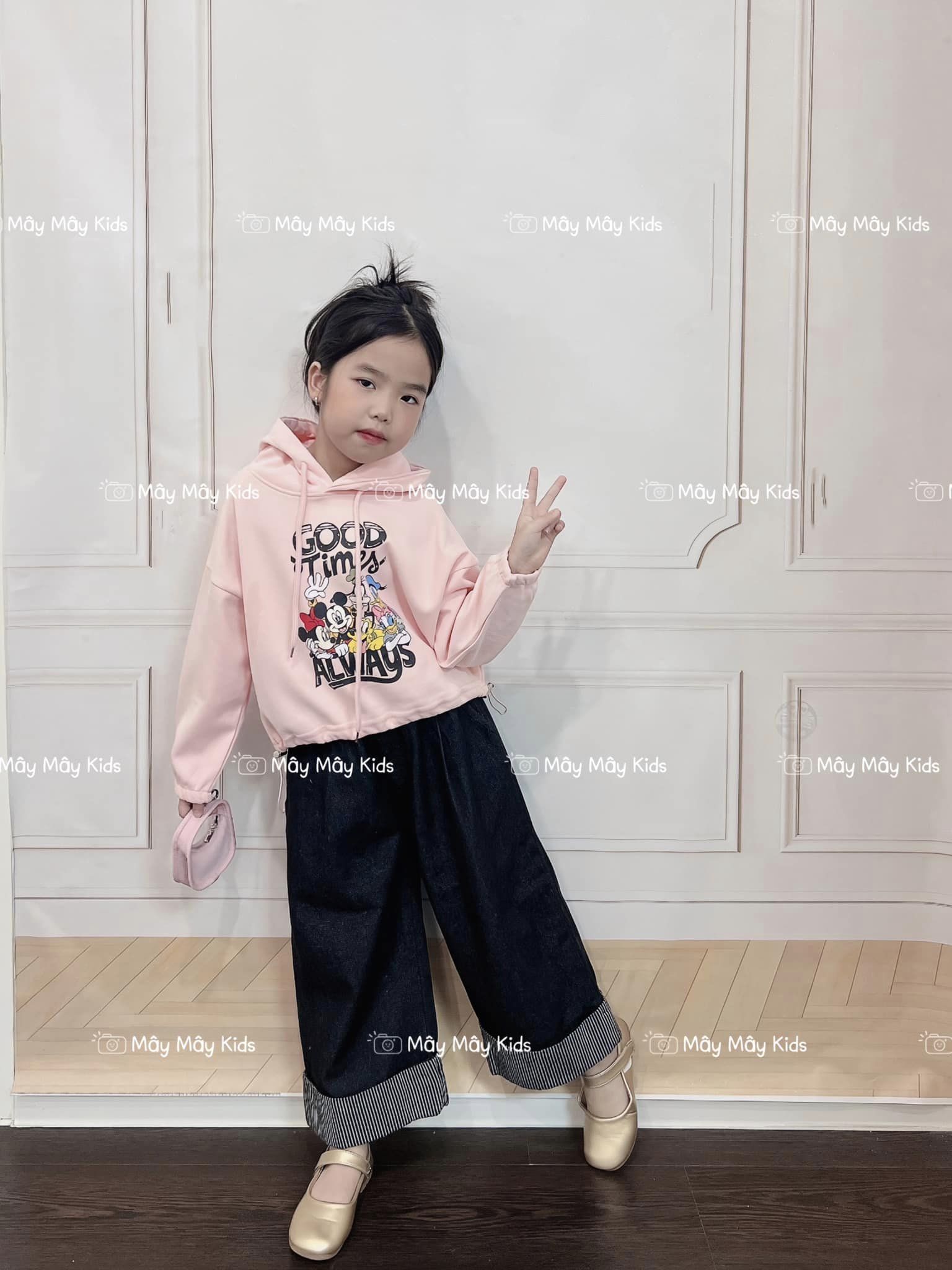 [🆕🇻🇳]  Mây Mây Kids – Cửa hàng quần áo 🧑‍🧒❤️️👶⭐️ Áo nỉ disney ôiiii siêuuu đẹppp của emmm,màu hồng trong ảnh ntn thì ở ngoàiii như thế nhé,cái màuu hồng mà mặc lên vừa xinhh vừa sángg ạQuầnn bò ống kẻ n , shares-0✔️ , likes-9❤️️ , date-2024-10-06 20:20:25🇻🇳🇻🇳🇻🇳📰🆕