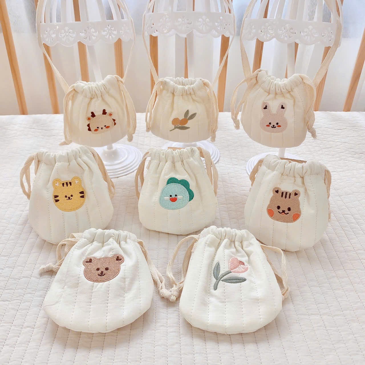 [🆕🇻🇳] Bibi Kids – Kho sỉ lẻ đồ dùng, phụ kiện mẹ bé 🧑‍🧒❤️️👶⭐️ VỀ FULL HÌNH TÚI ĐỰNG TỎI THÊU :B :B
– Túi có 2 dây: dây rút buộc + dây đeo chéo cực yêu
Bé ra ngoài các mom cẩn thận cứ thêm củ tỏi cho đỡ phải vía ạ , shares-0✔️ , likes-0❤️️ , date-2024-10-11 13:27:29🇻🇳🇻🇳🇻🇳📰🆕