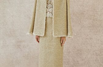 [🆕🇻🇳] Amy Store – nhãn hiệu thời trang thiết kế cao cấp, trẻ trung, hiện đại, nữ tính và thanh lịch 👕 Top1Fashion 👗  𝐍𝐚̀𝐧𝐠 𝐤𝐡𝐢𝐞̂𝐮 𝐯𝐮̃ 𝐜𝐮̀𝐧𝐠 𝐜𝐡𝐚̂́𝐭 𝐥𝐢𝐞̣̂𝐮 𝐑𝐞𝐧 & 𝐓𝐰𝐞𝐞𝐝.
Hòa quyện hoàn hảo giữa hai chất liệu đối lập Ren và Tweed. Thiết kế cổ yếm khoe trọn bờ vai mảnh mai củ , shares-0✔️ , likes-22❤️️ , date-2024-10-17 14:00:42🇻🇳🇻🇳🇻🇳📰🆕