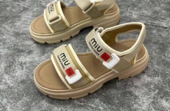 [🆕🇻🇳]  T&T Kids – Thay Ba Mẹ Mang Yêu Thương Đến Các Bé 🧑‍🧒❤️️👶⭐️ Miễn Phí giao hàng hôm nay nhé ạ
2 màu cưng yêu quá thể
Size: 30 -39 chuẩn form ạ.
Sale chống trơn trượt mùa mưa cho bé iu ạ.
Bắt trend #labubu #Miumiu  , shares-1✔️ , likes-2❤️️ , date-2024-10-12 17:30:05🇻🇳🇻🇳🇻🇳📰🆕