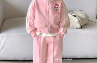 [🆕🇻🇳] Kiddie Kiddo – Thời trang trẻ em cao cấp 🧑‍🧒❤️️👶⭐️ Set nỉ da cá Labubu cực đẹp. Kiểu dáng thể thao, chất nỉ da cá đanh đẹp, không bai nhão.
Màu hồng cưng xỉu, mà hình Labubu bé nào cũng ưng luôn.
Sz 2-12 , shares-0✔️ , likes-5❤️️ , date-2024-10-14 01:52:15🇻🇳🇻🇳🇻🇳📰🆕